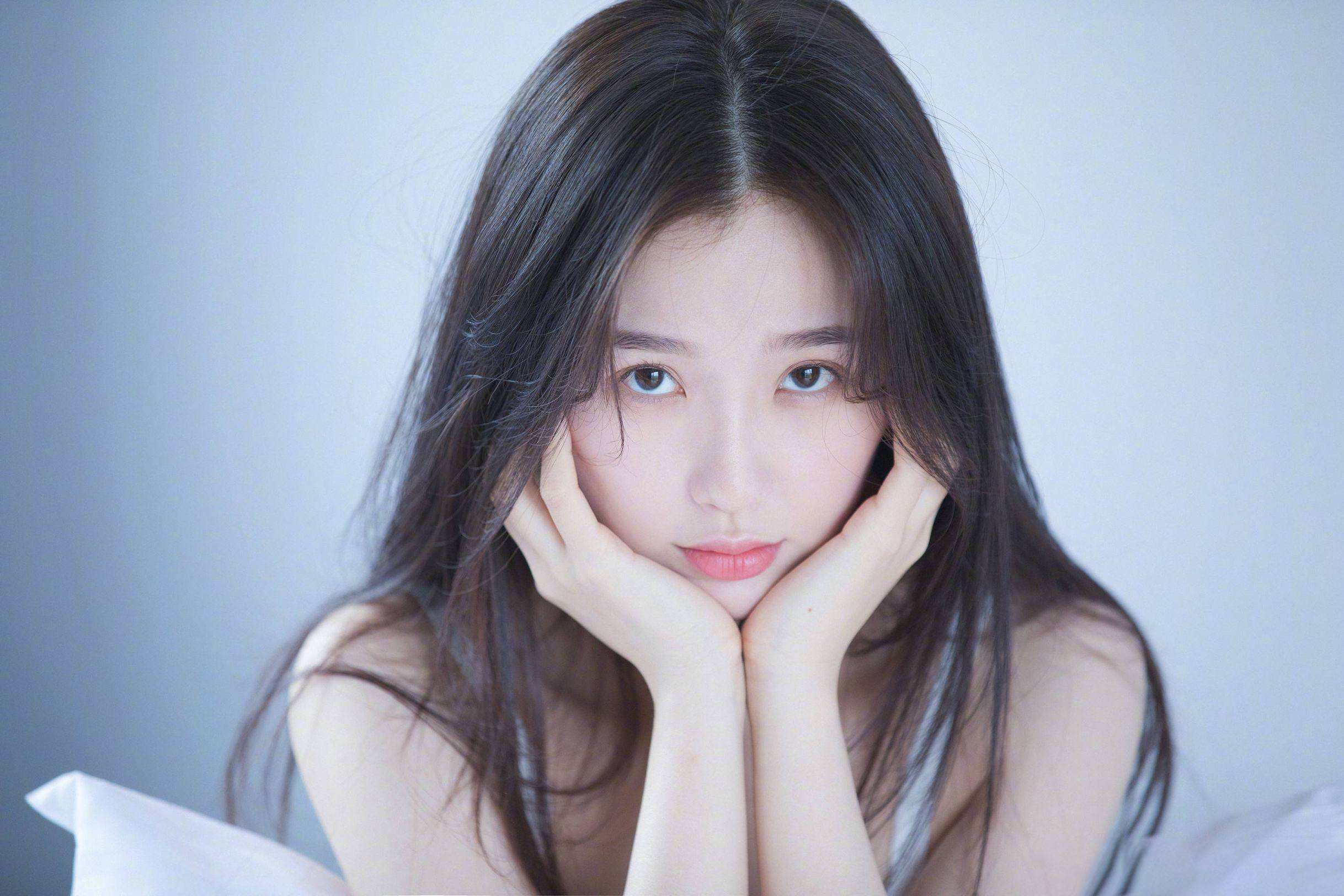 虞书欣纯欲风穿搭,虞书欣新造型粉色衣服头发怎么弄