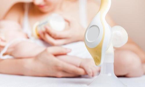 婴儿溢奶吐奶的预防方法,婴儿溢奶吐奶如何解决