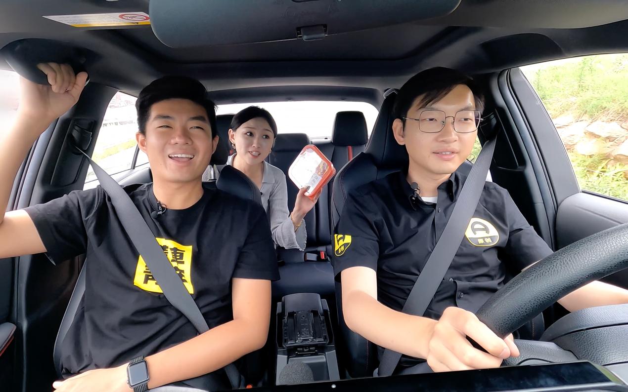 丰田雷凌双擎耐用度视频,丰田雷凌开不坏的车