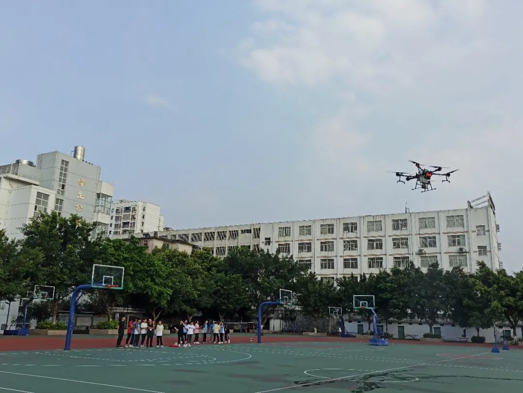 广西无人机培训中专班,广西科技商贸高级技工学校无人机