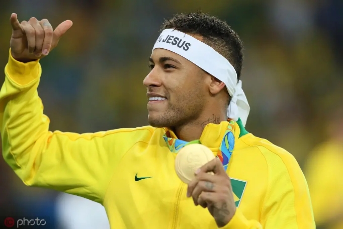 内马尔本赛季表现亮眼,内马尔10大精彩表现