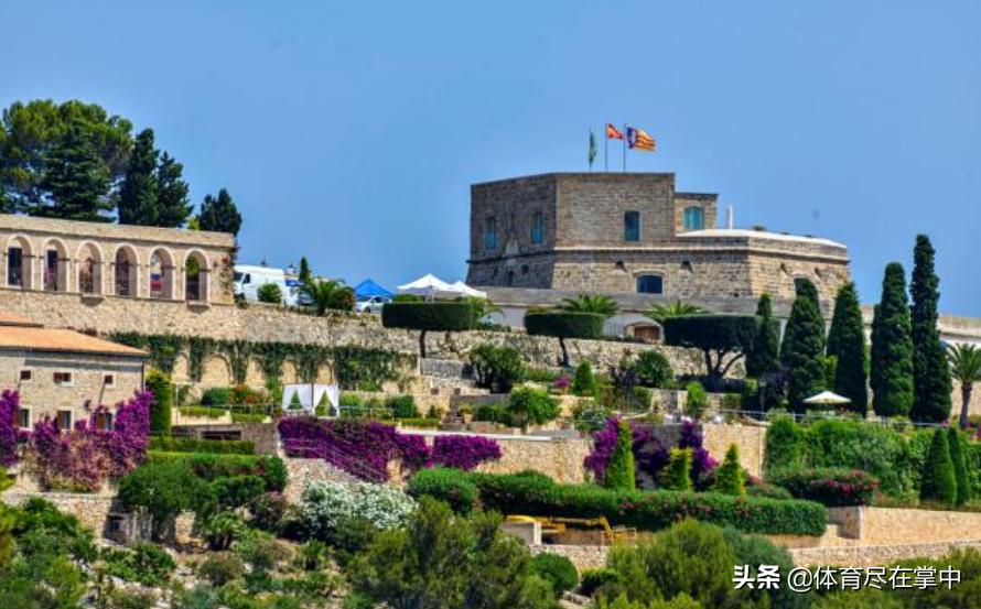 纳达尔本土复出马德里赛顺利晋级,皇马官方祝贺纳达尔