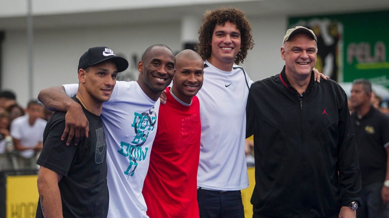 从小踢球就厉害,年少成名的名人堂篮球运动员