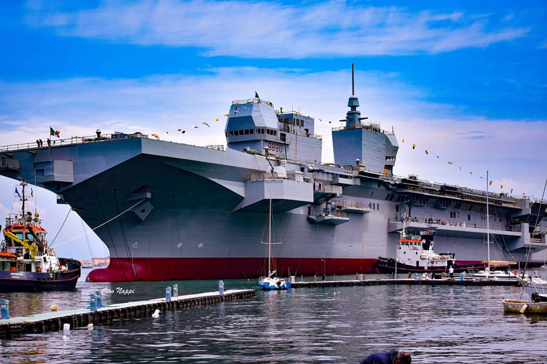 075两栖攻击舰和日本出云号,现代战舰075型两栖攻击舰最强配置