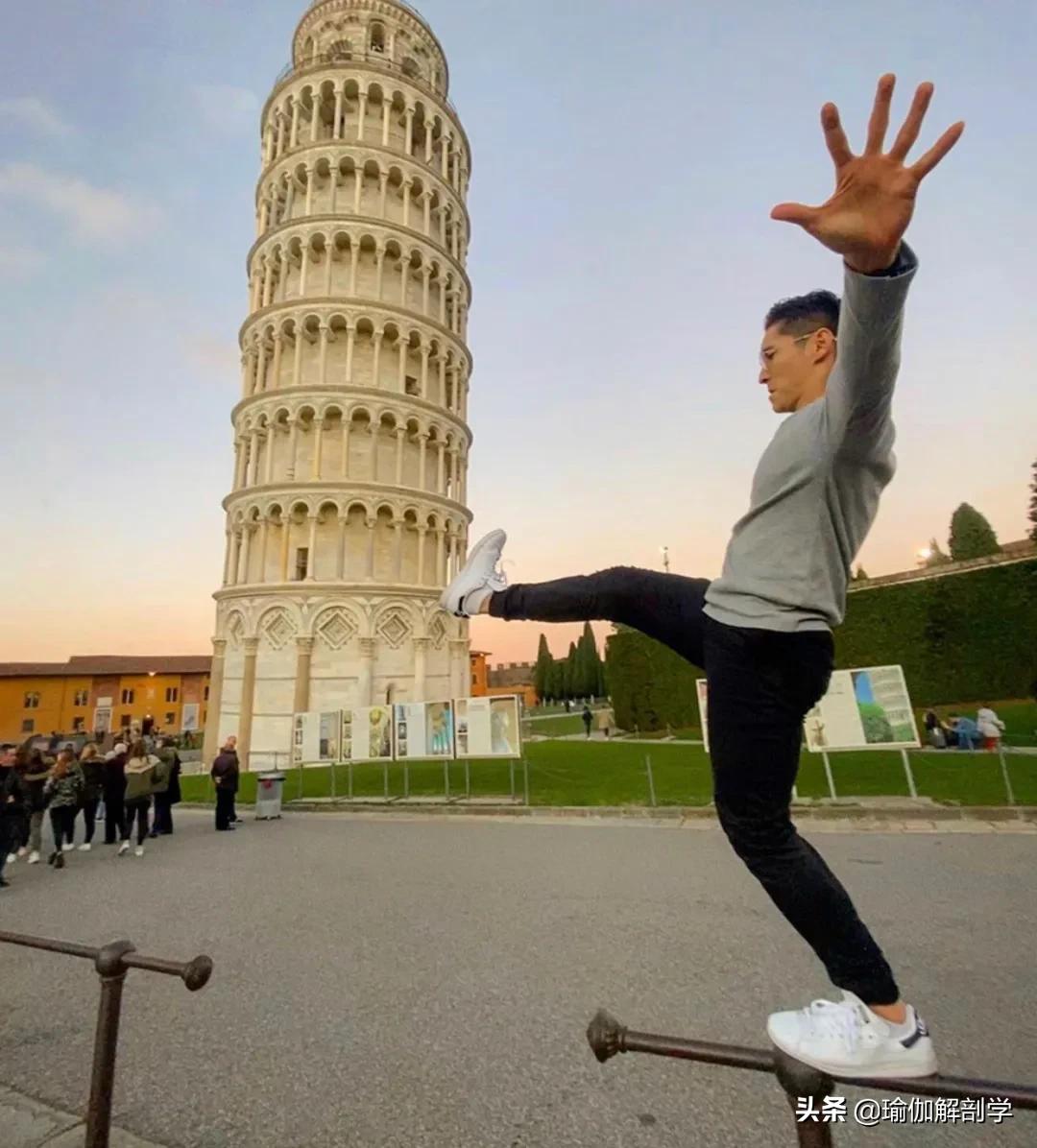 自律练瑜伽的男士,坚持练习瑜伽的男人刚柔并济