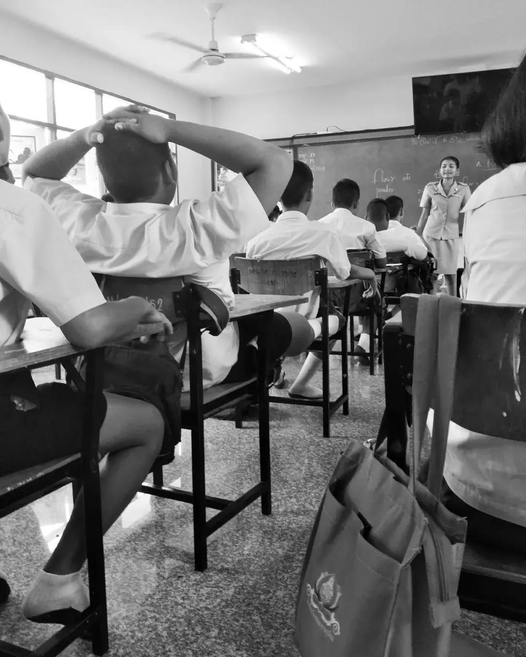 在切开与缝合之间磨合(一)|泰国校服文化脚注