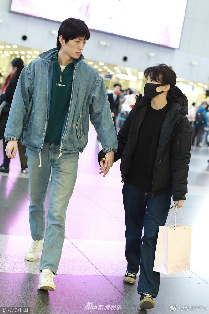 金大川雎晓雯婚后首同框,雎晓雯与金大川举办婚礼事件