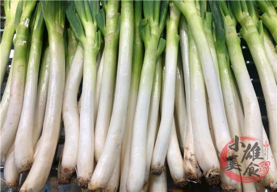 保存大葱最简单的方法,保存大葱时上面的干黄叶怎么办