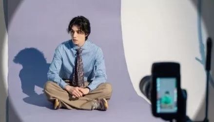 李栋旭穿绿色卫衣,李栋旭不老容颜