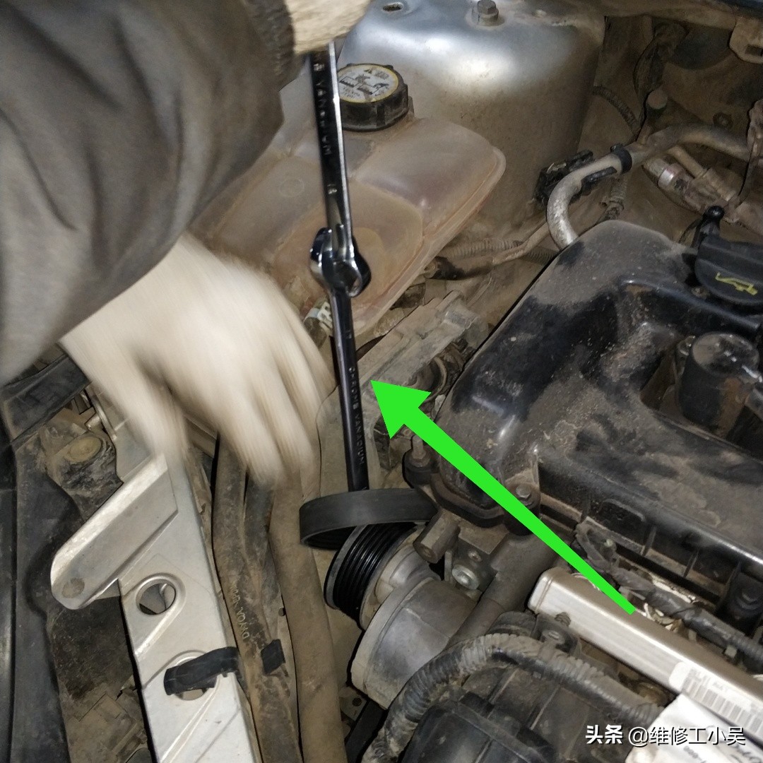 11年福克斯发动机渗油,11年福特福克斯发动机空转