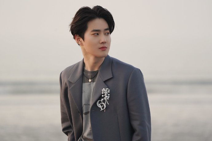 金俊勉长发短发对比图,金俊勉正脸照