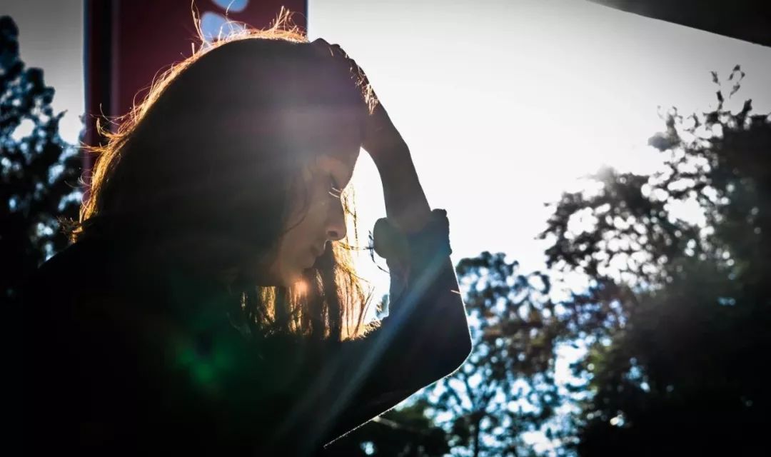 北大女生自杀事件：这场极致的冥王星操纵，只钩住了2件事