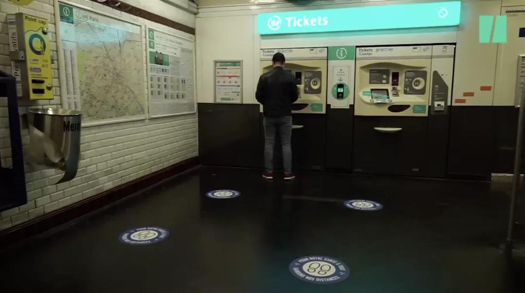 在贴满了一百万张贴纸之后,我快不认识巴黎地铁了…