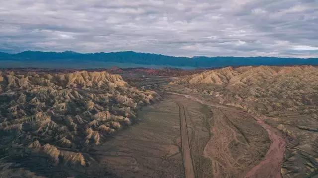 世界上最大规模的丹霞地貌风景区,红石峡奇特的丹霞地貌