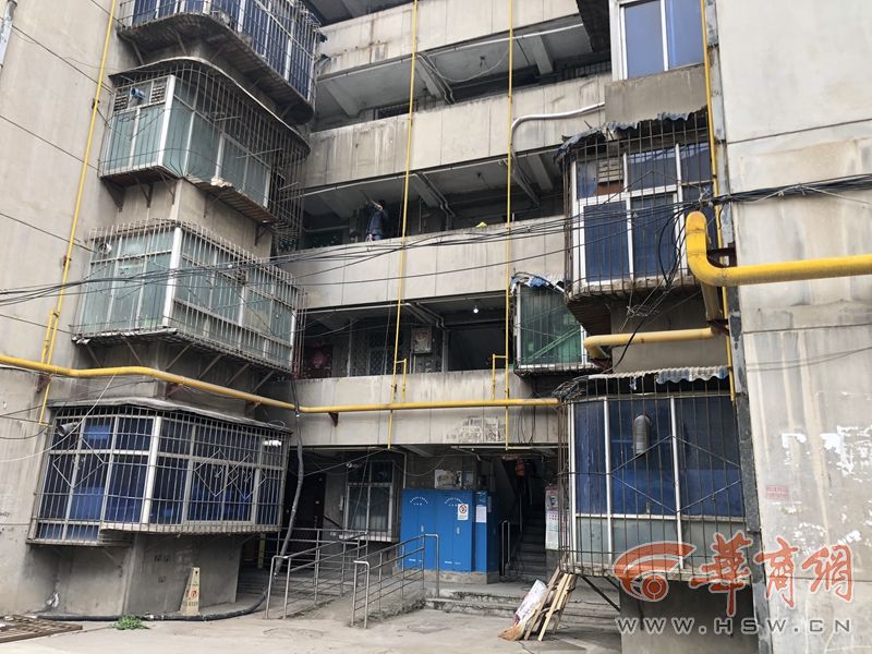 西安老旧小区围墙改造,西安老房改造需要拆除防护网吗