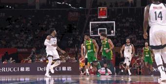 巴西啦啦队舞蹈燃爆全场,巴西闪电登场