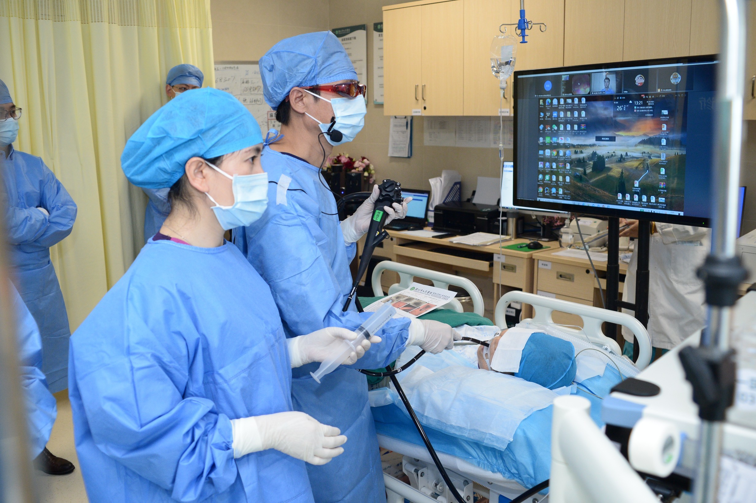 耐心倾听患者和家属心声，他是市人民医院消化内科“老大”