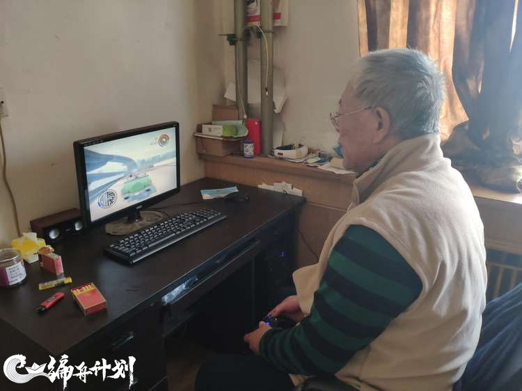 老年玩家玩游戏,老年人玩谁是卧底游戏