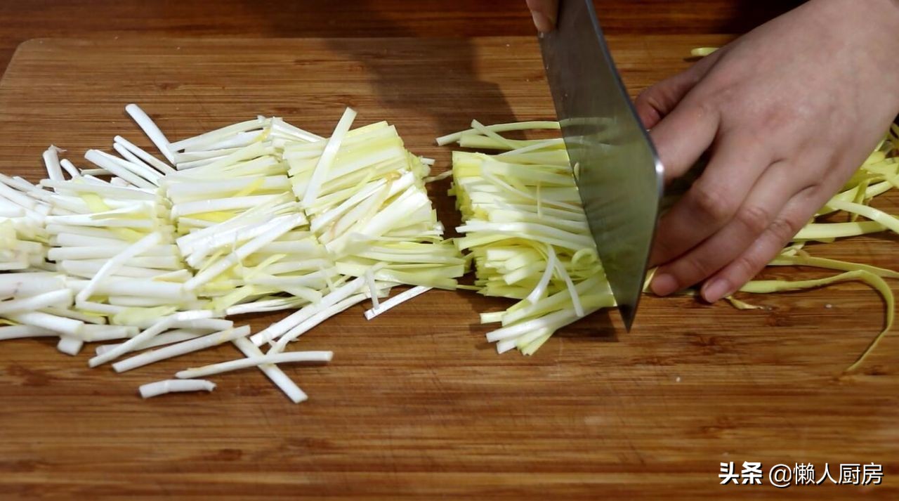 春卷这样做外脆里嫩咬一口满嘴香,春天春卷