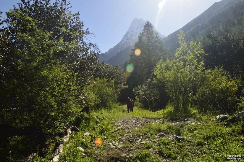 巴松措最近期攻略,巴松措可以开进去吗