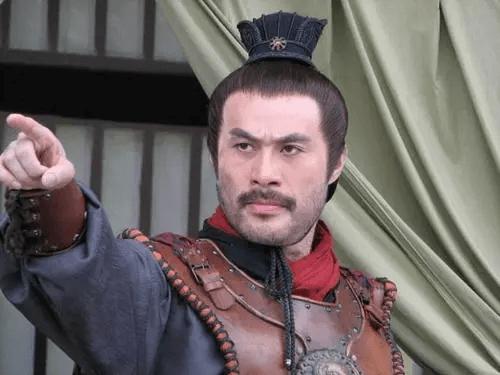 他被誉为“风月片”教父,拦截训练中的女兵,直言:我们结婚吧