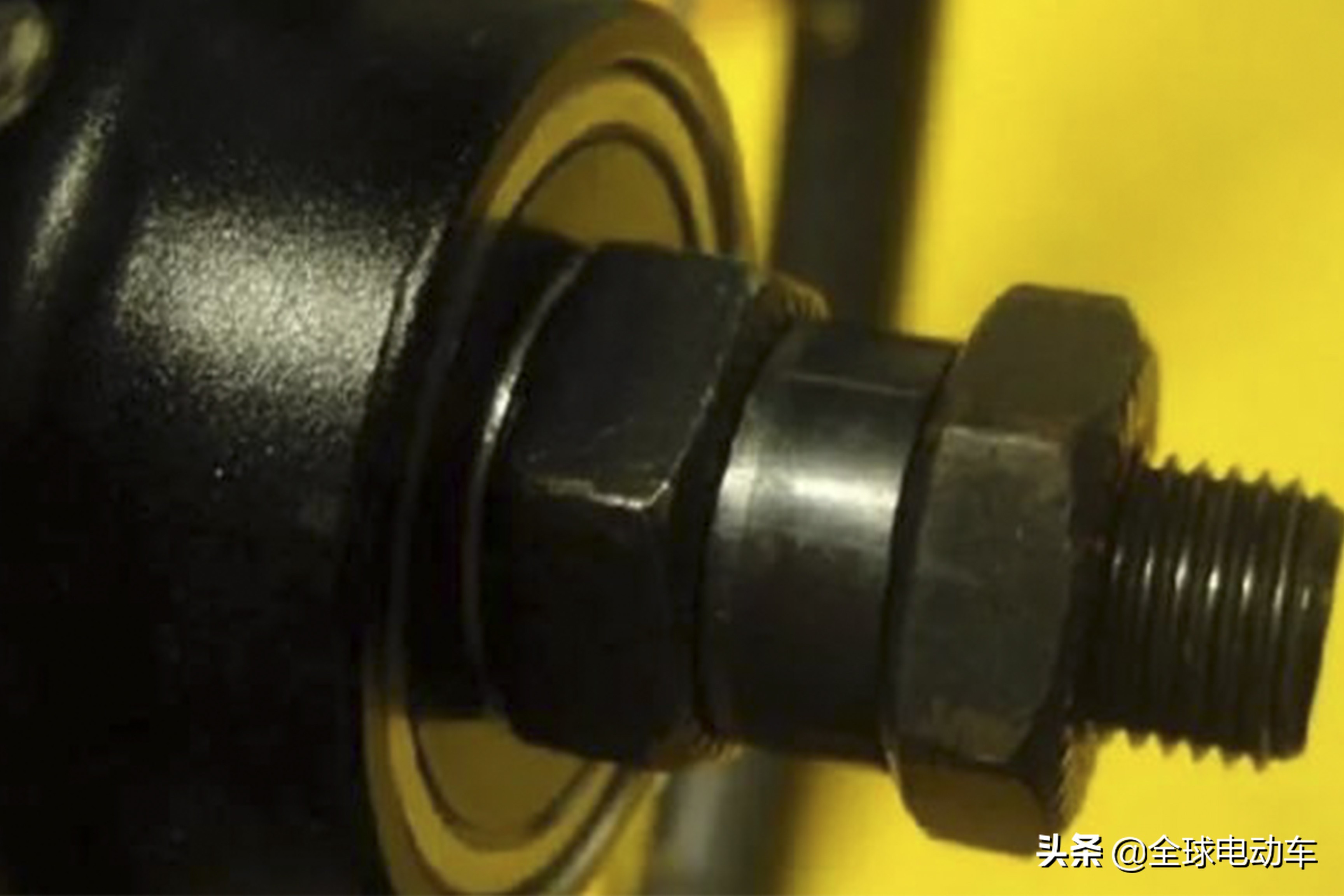 三轮摩托车方向盘抖,正三轮摩托车方向偏如何解决