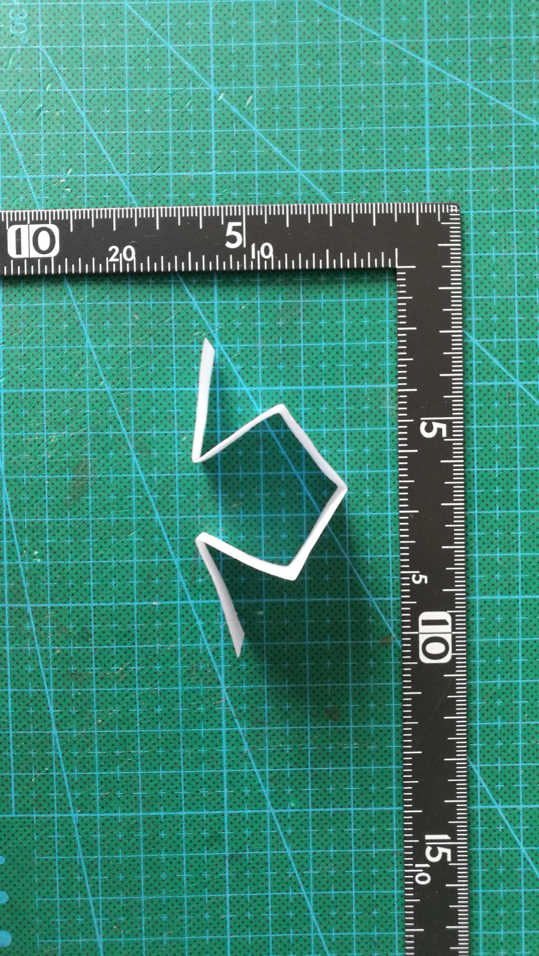 制作可以吹着走的毛毛虫,自己做的拉线毛毛虫玩具