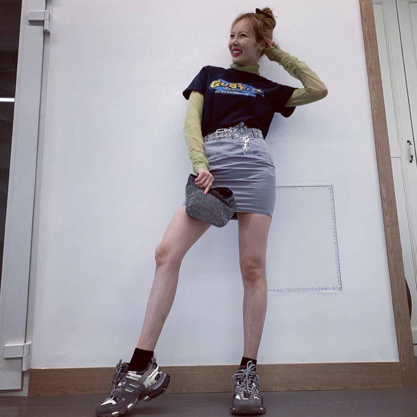 杨紫穿一身白色的衣服换新造型,杨紫日常t恤穿搭