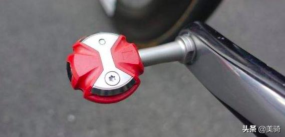 山地车脚踏非锁脚哪种好,山地车自锁脚踏测评