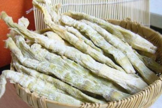 笋干不知正确泡法？只需水中加点它，鲜嫩又美味，饭店大厨都在用