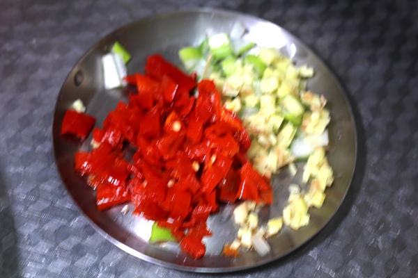 鲤鱼家常做法川菜干烧,家常鲤鱼清淡做法