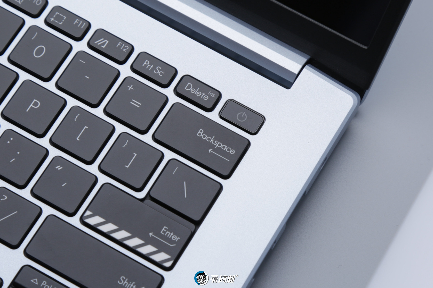 华硕无畏pro14标压锐龙版评测,轻薄本华硕无畏pro14笔记本推荐