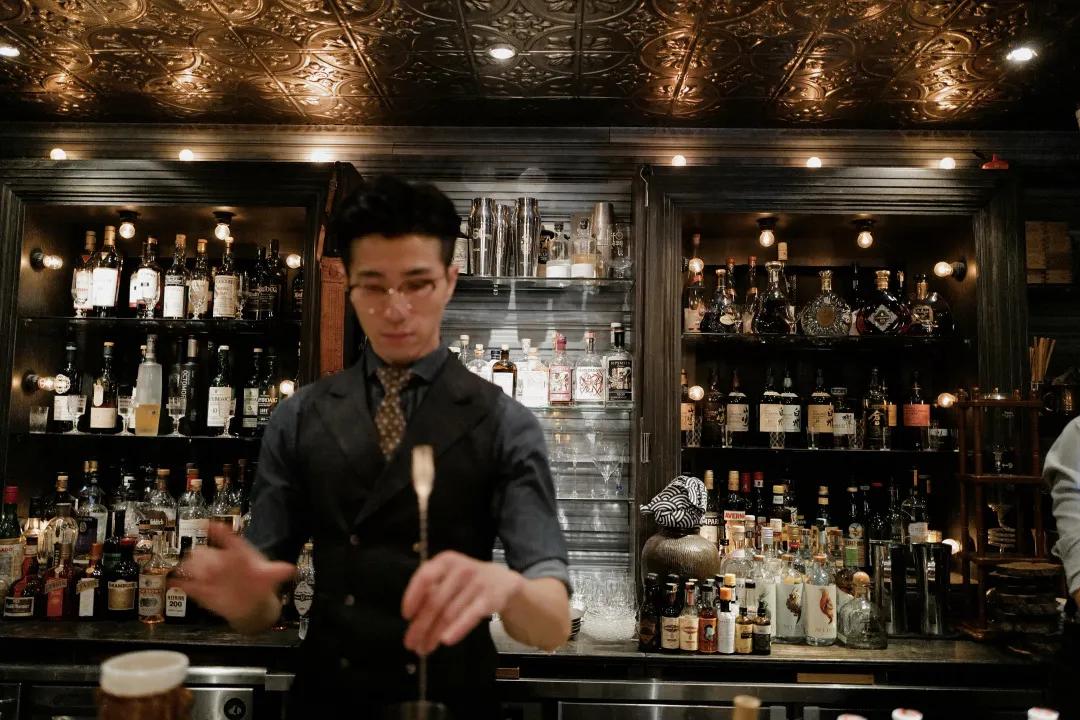 在上海的天花板酒吧“闯关”,喝到第五杯我悟了