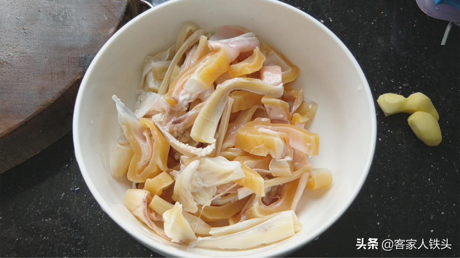 墨鱼炖肉汤怎么做好吃,墨鱼炖肉汤如何做肉香嫩