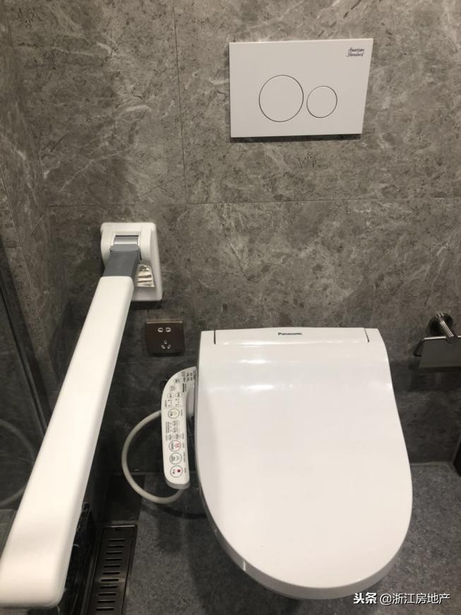 广宇东港空间loft出售,带阳台loft公寓样板间