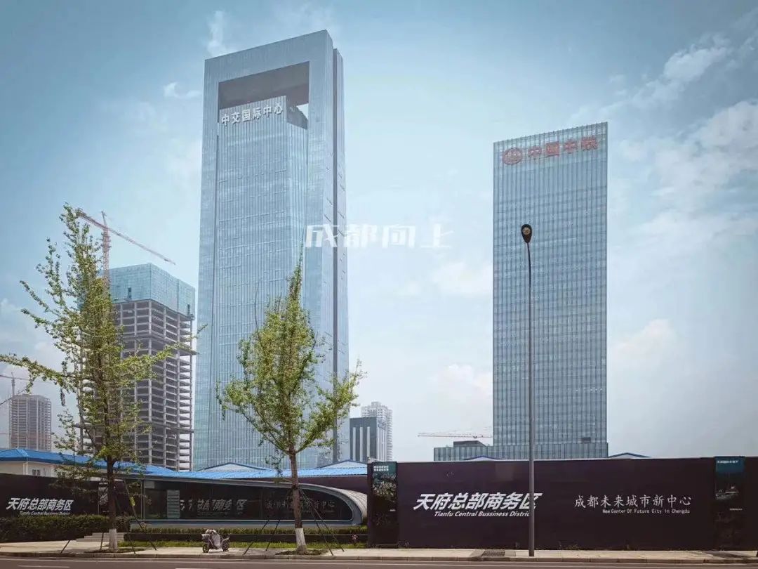 如何让成都变东京？网友：大LOGO收敛点