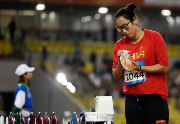 看完足球赛发朋友圈,看中国队比赛发朋友圈