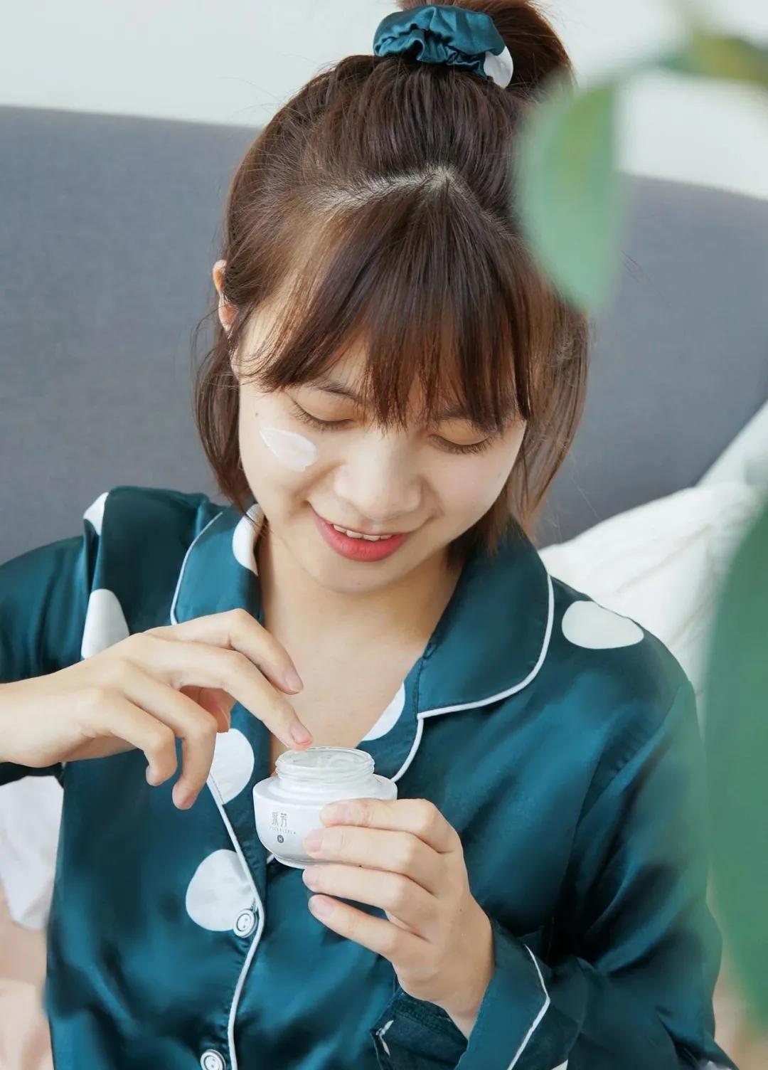 涂一次嫩一天，70年老国货里挖到的宝贝面霜，不停产就偷着笑吧