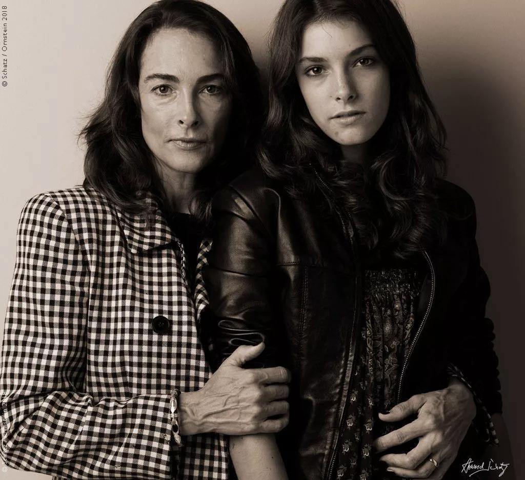 模特们啊~~妈妈的基因太强大，据说“女儿会偷走麻麻的美丽？