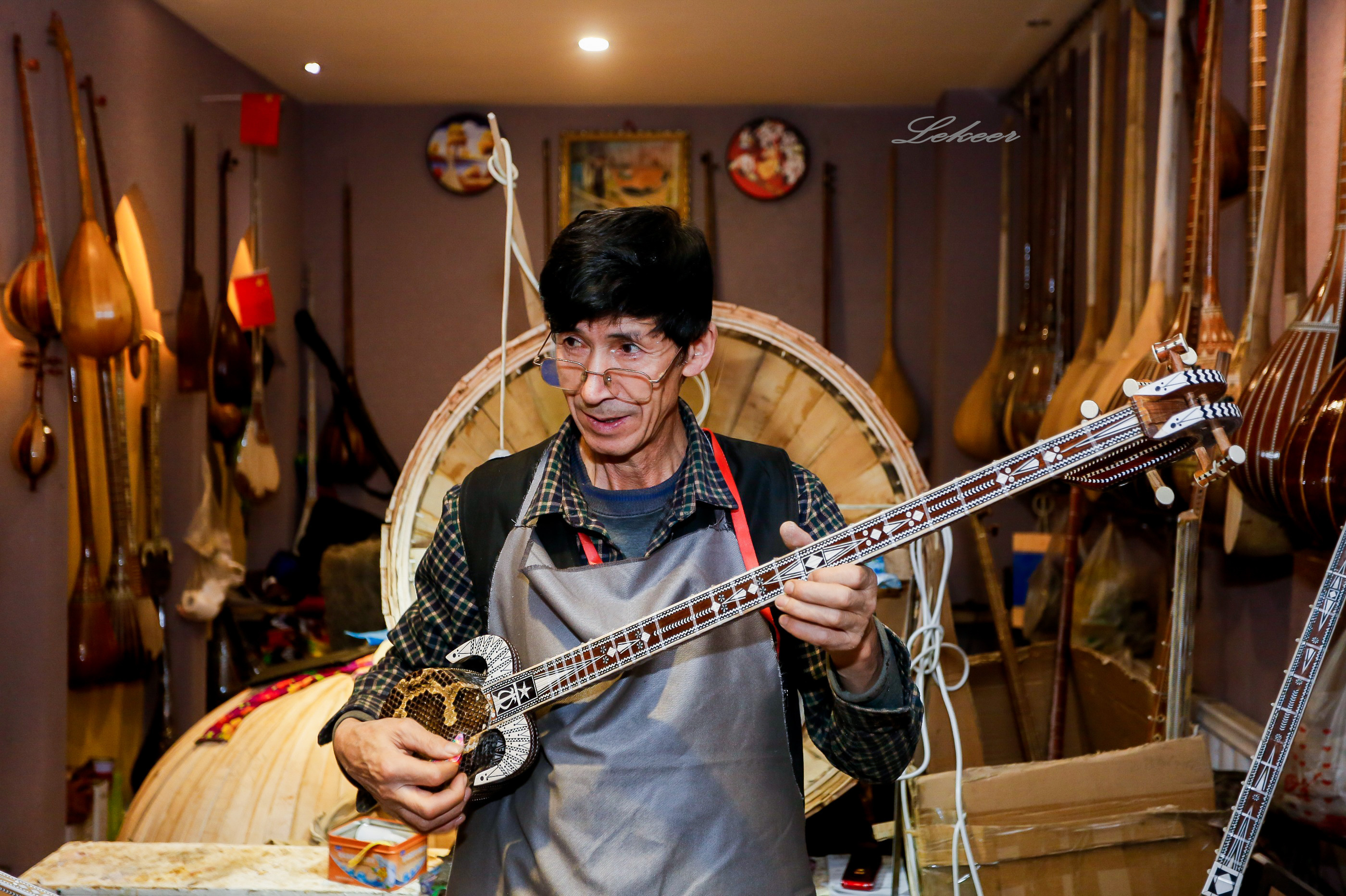 以成都人发誓冬季的乌市体感远比成都舒服而且美食美女也巨多