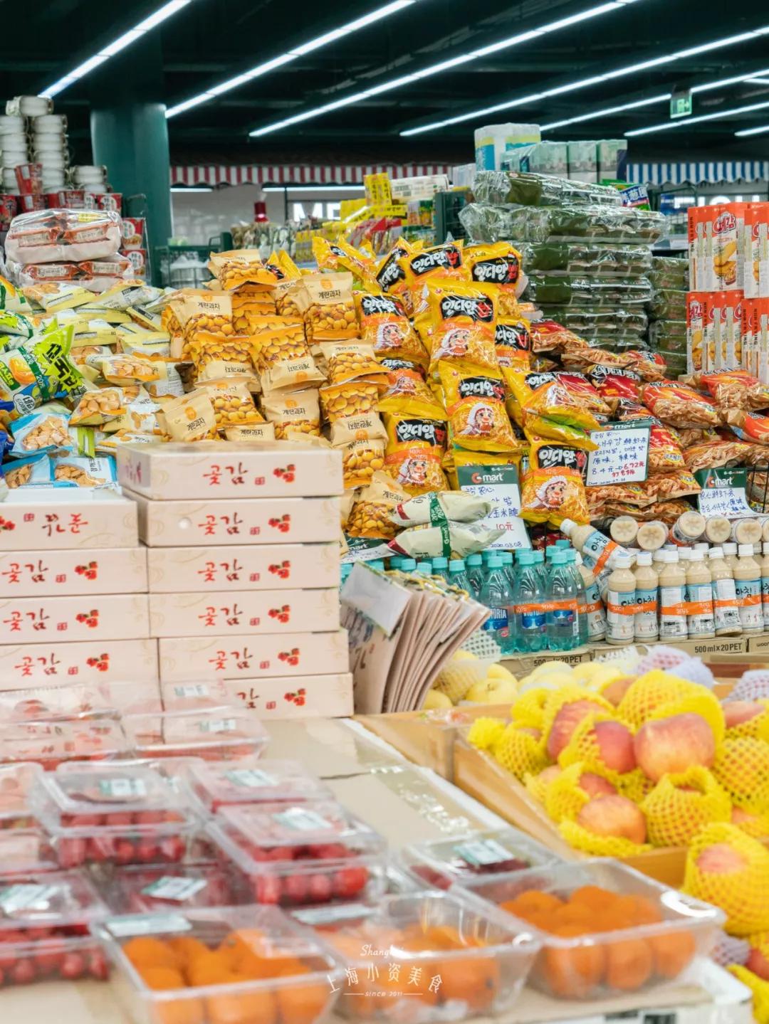 过年去超市囤货,过年没来得及买年货