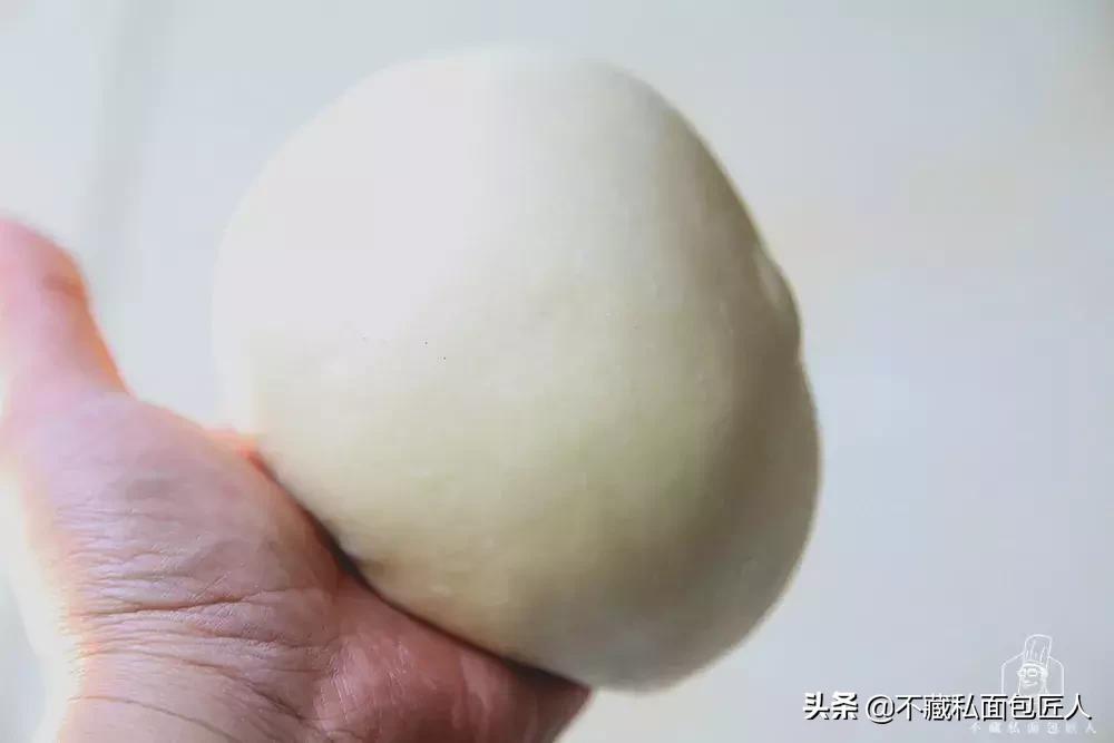 面团特别粘手怎么补救啊,发酵好的面团很粘手怎么回事