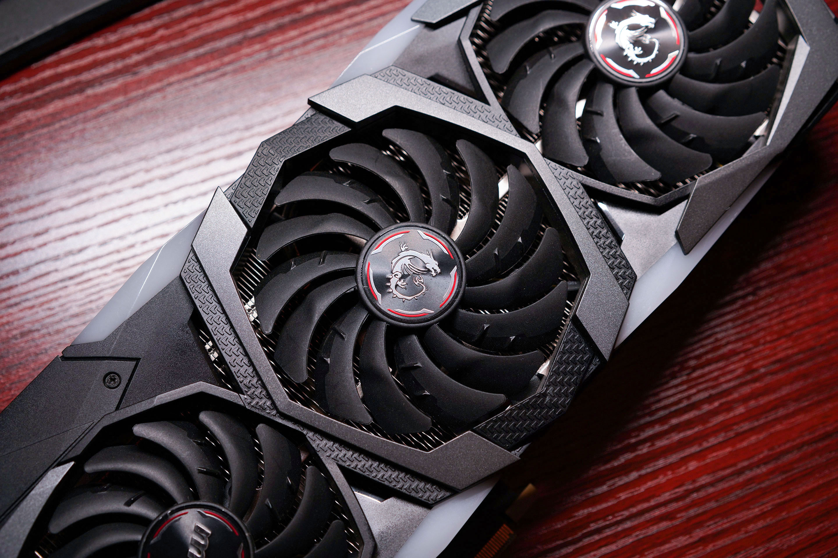 这套花费超过2W的桌面看起来是如此朴素