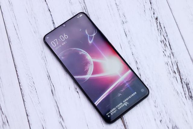 iqoo手机算游戏手机还是旗舰手机,iqoo是游戏手机还是旗舰手机