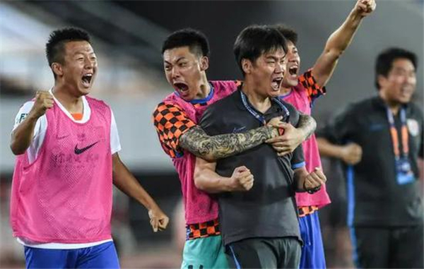 恒大最精彩的反击,恒大后场失误的视频