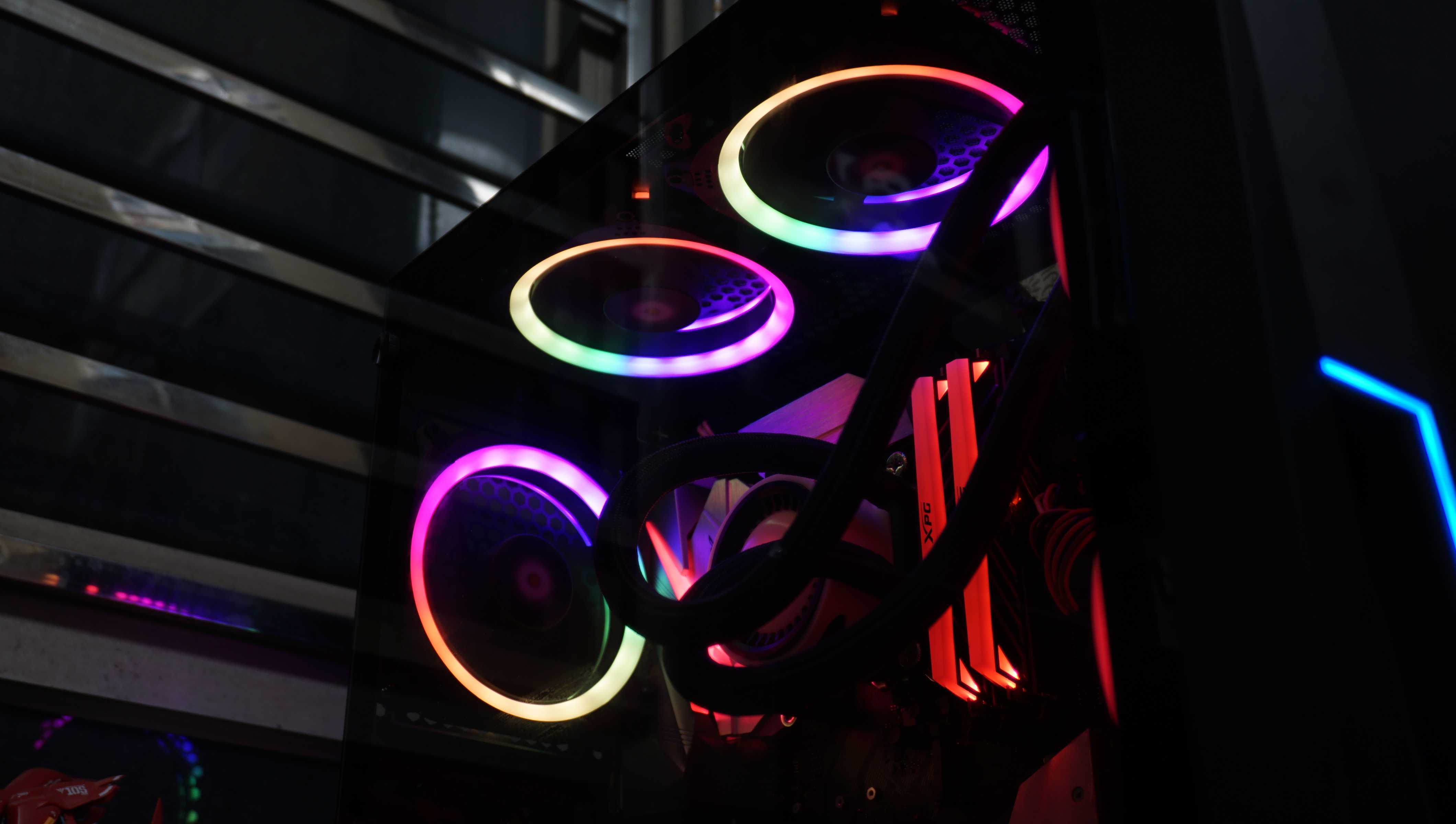 色彩与色彩的碰撞,色与彩