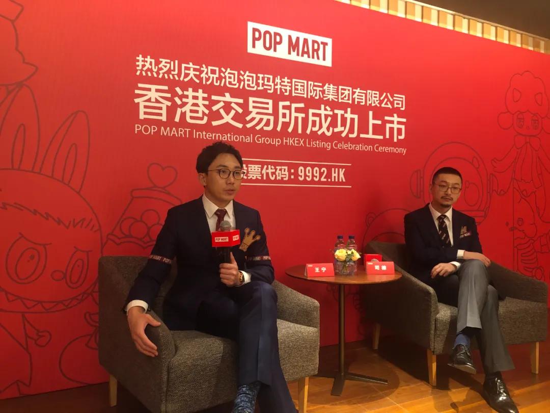 泡泡玛特市值腰斩，靠盲盒闯出血路的资本欧皇不行了？