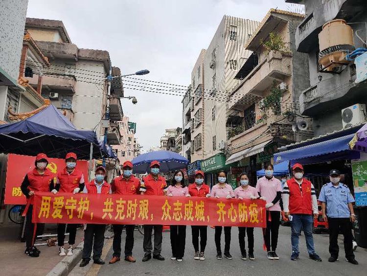 番禺｜“我们不摆pose”！大石街大兴村把办公室前移到村路口，织密防疫网