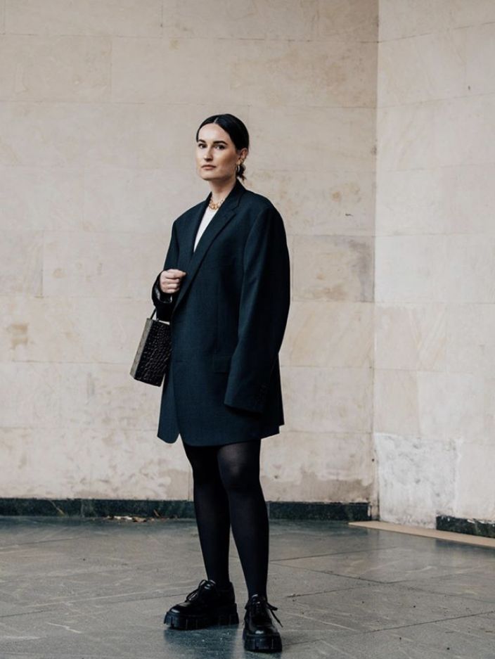 孙艺珍郑丽媛同步营业该看谁？小孩才做选择她们的西装我都要