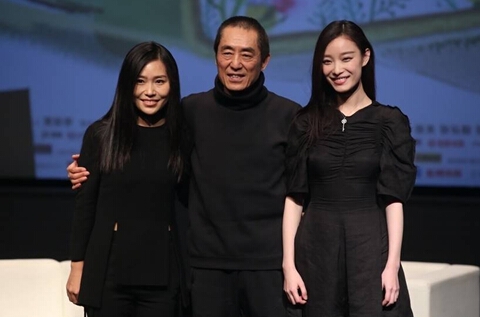 张艺谋长女张末，二嫁外国人后灰溜溜回国，与巩俐达成和解？